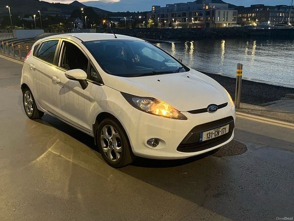 Ford Fiesta Hatchback, Petrol, 2013, White