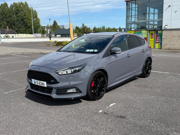 Ford Focus Hatchback, Diesel, 2016, Grey