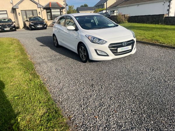 Hyundai i30 Hatchback, Petrol, 2015, White