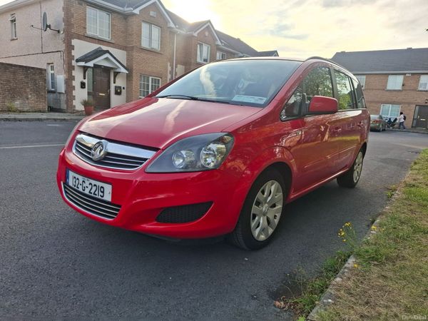 Vauxhall Zafira MPV, Diesel, 2013, Red