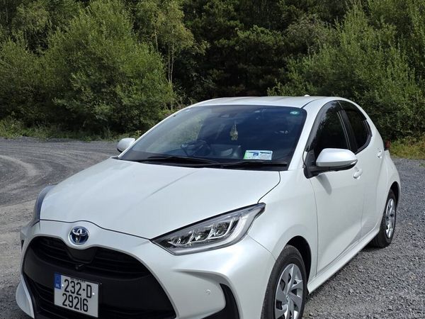 Toyota Yaris Hatchback, Petrol Hybrid, 2023, White