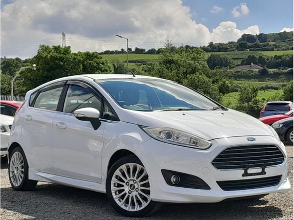 Ford Fiesta Hatchback, Petrol, 2014, White