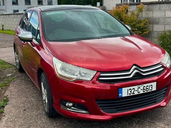 Citroen C4 Hatchback, Petrol, 2013, Red