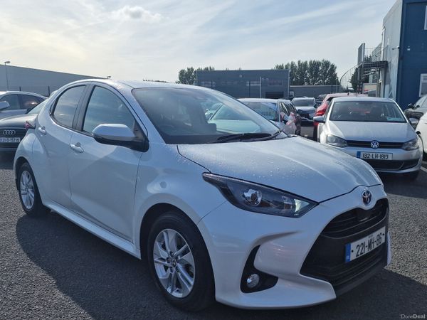 Toyota Yaris Hatchback, Petrol Hybrid, 2022, White
