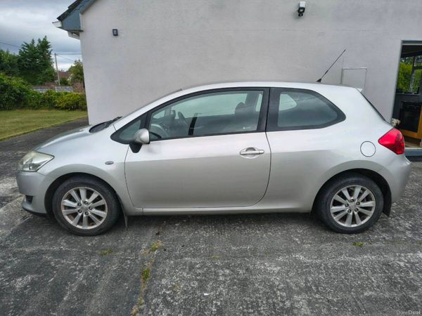 Toyota Auris Hatchback, Petrol, 2010, Silver