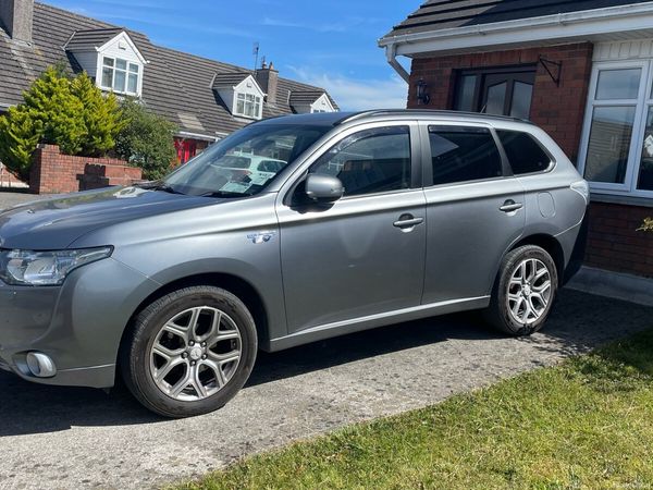 Mitsubishi Outlander SUV, Petrol Plug-in Hybrid, 2014, Grey