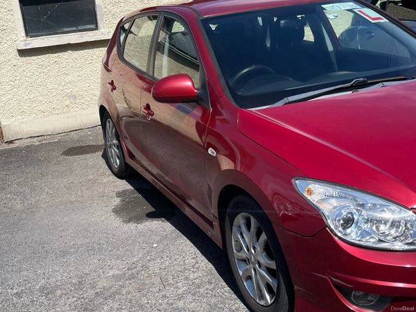 Hyundai i30 Hatchback, Diesel, 2011, Red