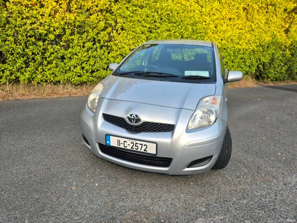 Toyota Yaris Hatchback, Petrol, 2011, Silver