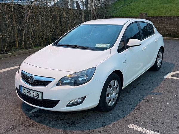 Vauxhall Astra Hatchback, Diesel, 2012, White