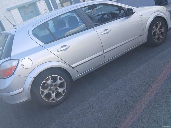 Opel Astra Hatchback, Petrol, 2006, Silver