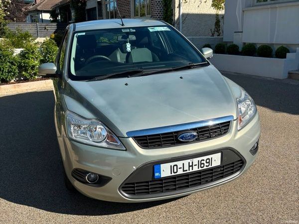 Ford Focus Hatchback, Diesel, 2010, Gold