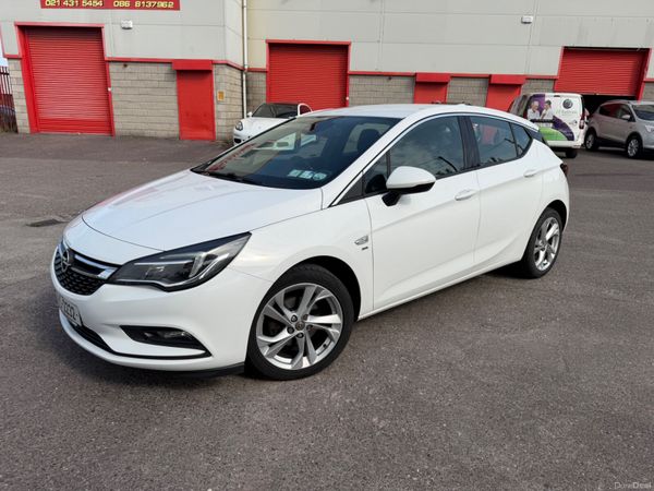 Opel Astra Hatchback, Petrol, 2017, White