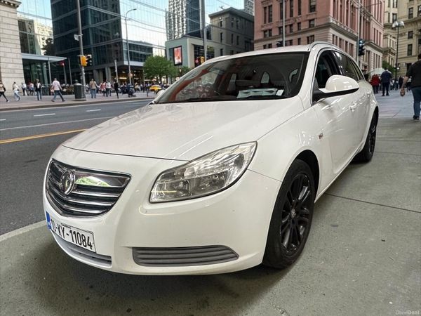 Vauxhall Insignia Estate, Diesel, 2010, White