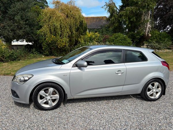 Kia Ceed Hatchback, Diesel, 2011, Silver