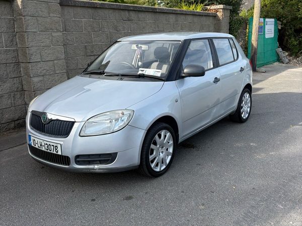 Skoda Fabia Hatchback, Petrol, 2010, Silver