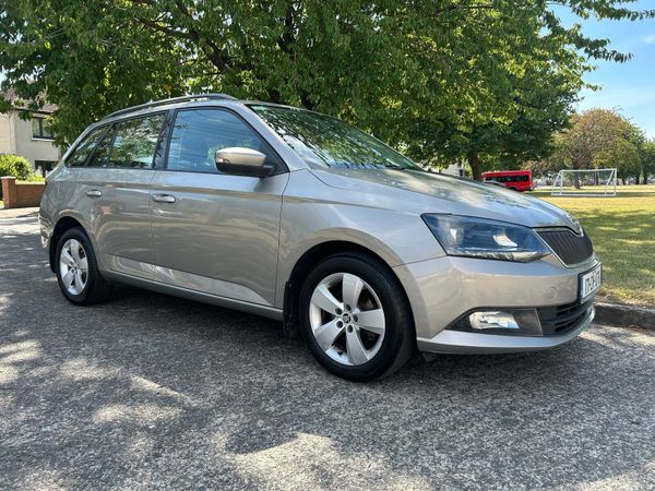 Skoda Fabia Estate, Petrol, 2017, Yellow