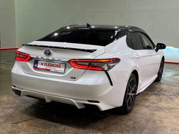 Toyota Camry Saloon, Petrol Hybrid, 2023, White