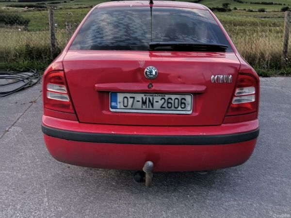 Skoda Octavia Hatchback, Petrol, 2007, Red