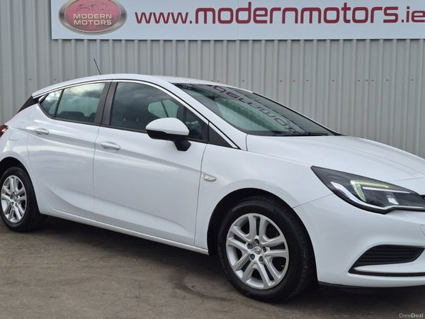 Vauxhall Astra Hatchback, Diesel, 2015, White