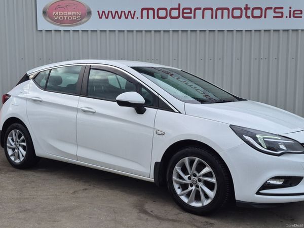 Vauxhall Astra Hatchback, Diesel, 2017, White