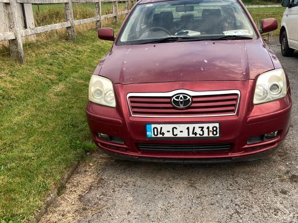 Toyota Avensis Saloon, Petrol, 2004, Red