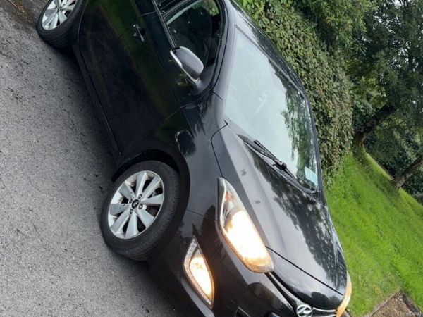 Hyundai i20 Hatchback, Diesel, 2012, Black