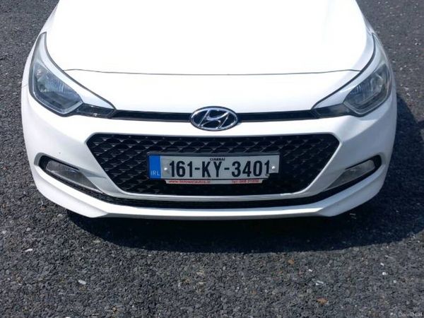 Hyundai i20 Hatchback, Petrol, 2016, White