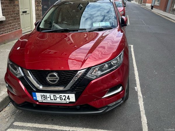Nissan Qashqai Hatchback, Diesel, 2019, Red