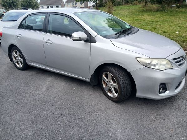 Toyota Corolla Saloon, Diesel, 2013, Silver