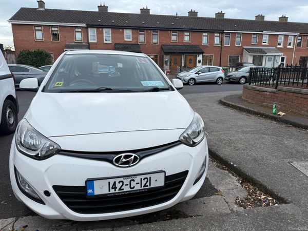 Hyundai i20 Hatchback, Petrol, 2014, White