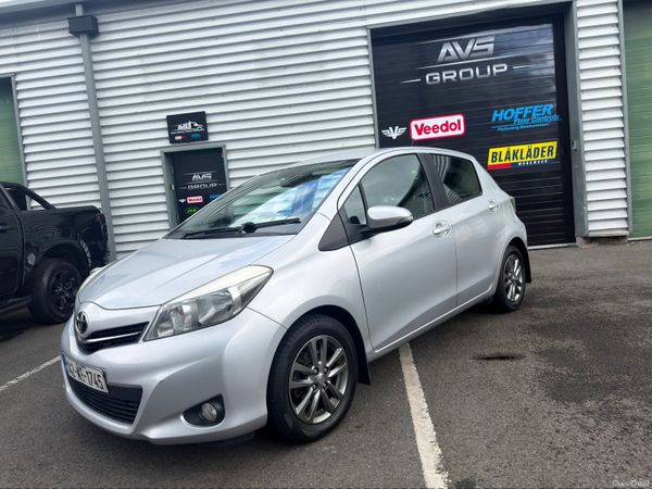 Toyota Yaris Hatchback, Petrol, 2014, Silver