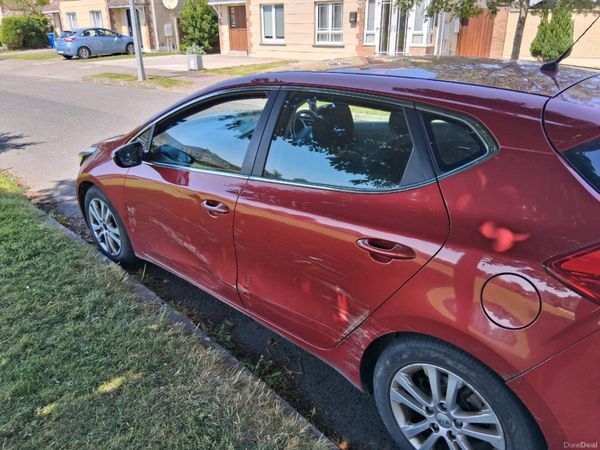 Kia Ceed Hatchback, Diesel, 2012, Red