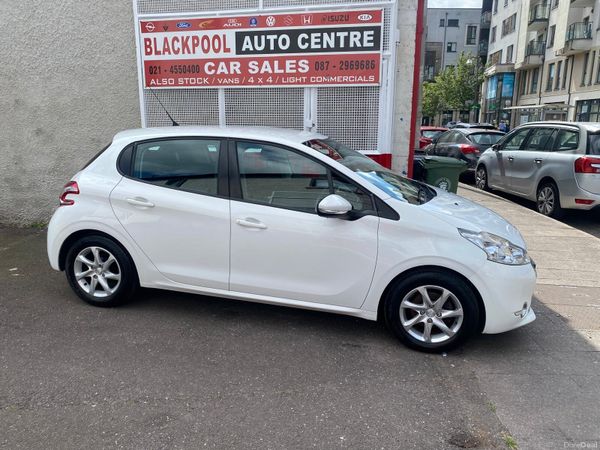 Peugeot 208 Hatchback, Petrol, 2014, White