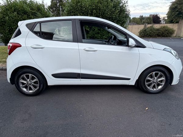 Hyundai i10 Hatchback, Petrol, 2016, White