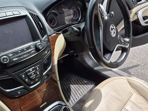 Vauxhall Insignia Hatchback, Diesel, 2015, White