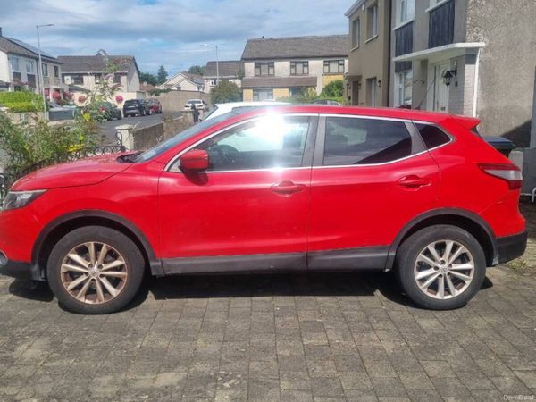 Nissan Qashqai Hatchback, Diesel, 2016, Red