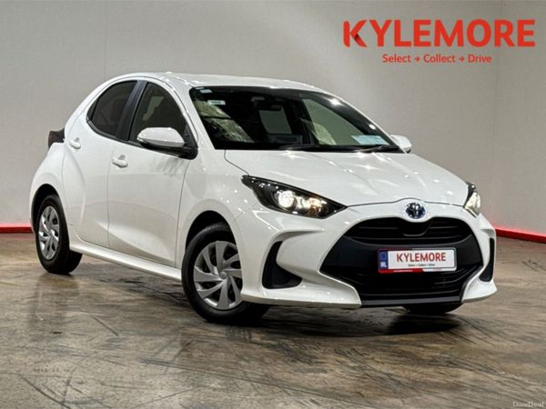 Toyota Yaris Hatchback, Petrol Hybrid, 2023, White