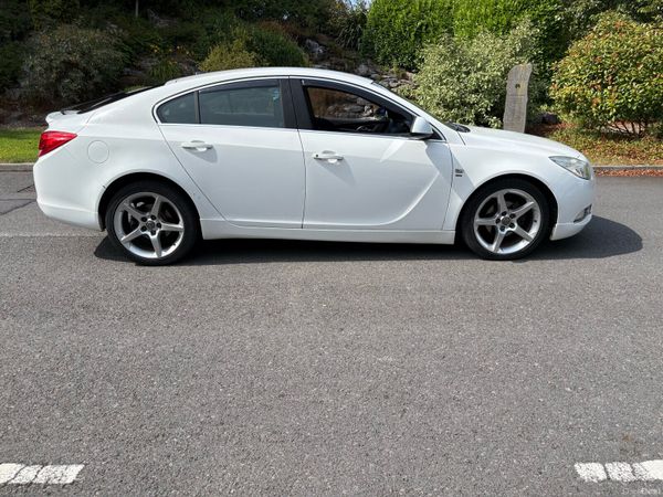Vauxhall Insignia Hatchback, Diesel, 2012, White
