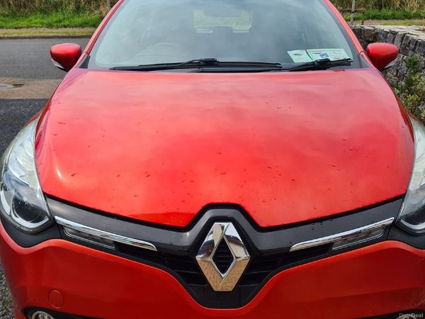 Renault Clio Hatchback, Petrol, 2015, Red