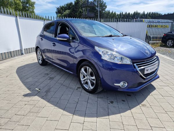 Peugeot 208 Hatchback, Petrol, 2015, Blue