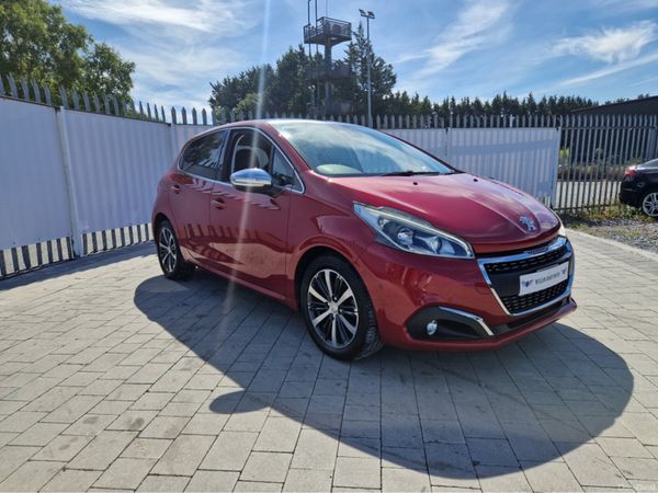 Peugeot 208 Hatchback, Petrol, 2018, Red