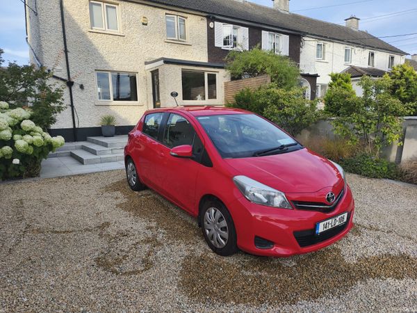 Toyota Yaris Hatchback, Petrol, 2014, Red