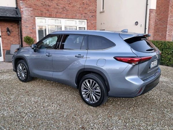 Toyota Highlander Estate/Jeep, Petrol Hybrid, 2021, Grey