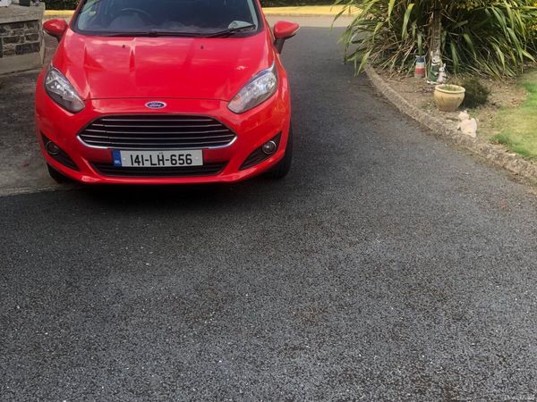 Ford Fiesta Hatchback, Petrol, 2014, Red