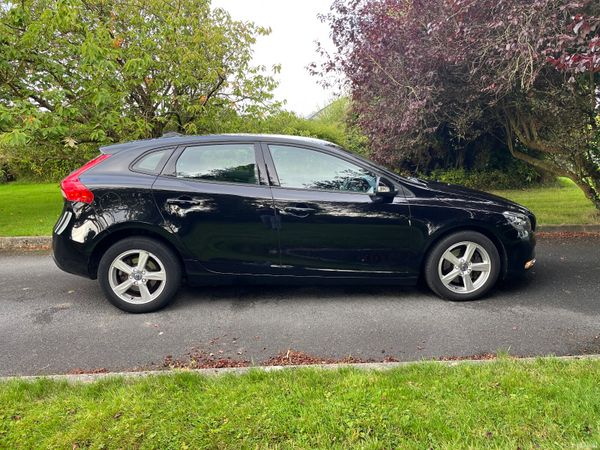 Volvo V40 Hatchback, Petrol, 2016, Black