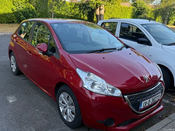 Peugeot 208 Hatchback, Petrol, 2013, Red