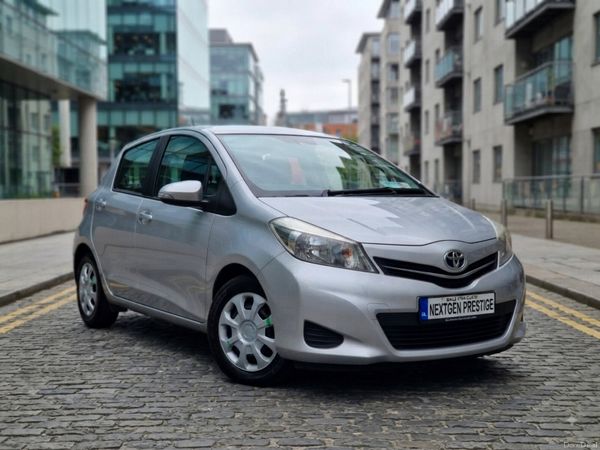 Toyota Yaris Hatchback, Petrol, 2012, Silver