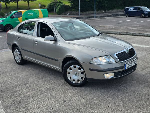 Skoda Octavia Hatchback, Petrol, 2007, Beige