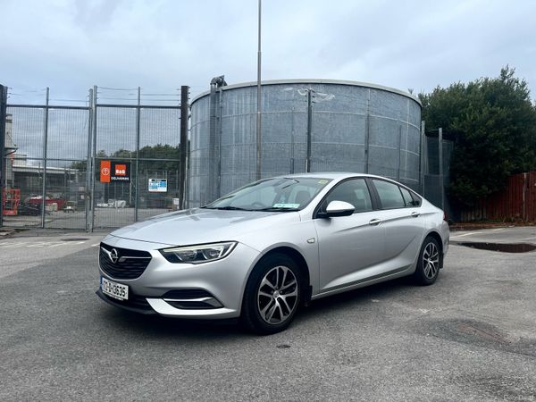 Opel Insignia Hatchback, Diesel, 2017, Grey