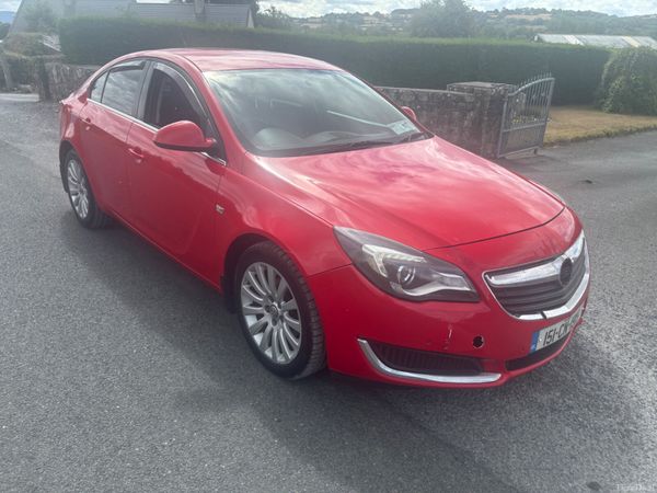 Vauxhall Insignia Hatchback, Diesel, 2015, Red